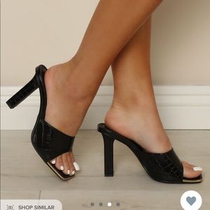 Fashion nova heels never wore , could not fit